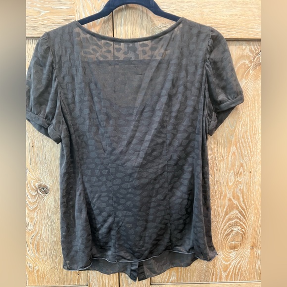 Armani Collection short sleeved silk blouse with matching unpinning - size 10 - Picture 2 of 7